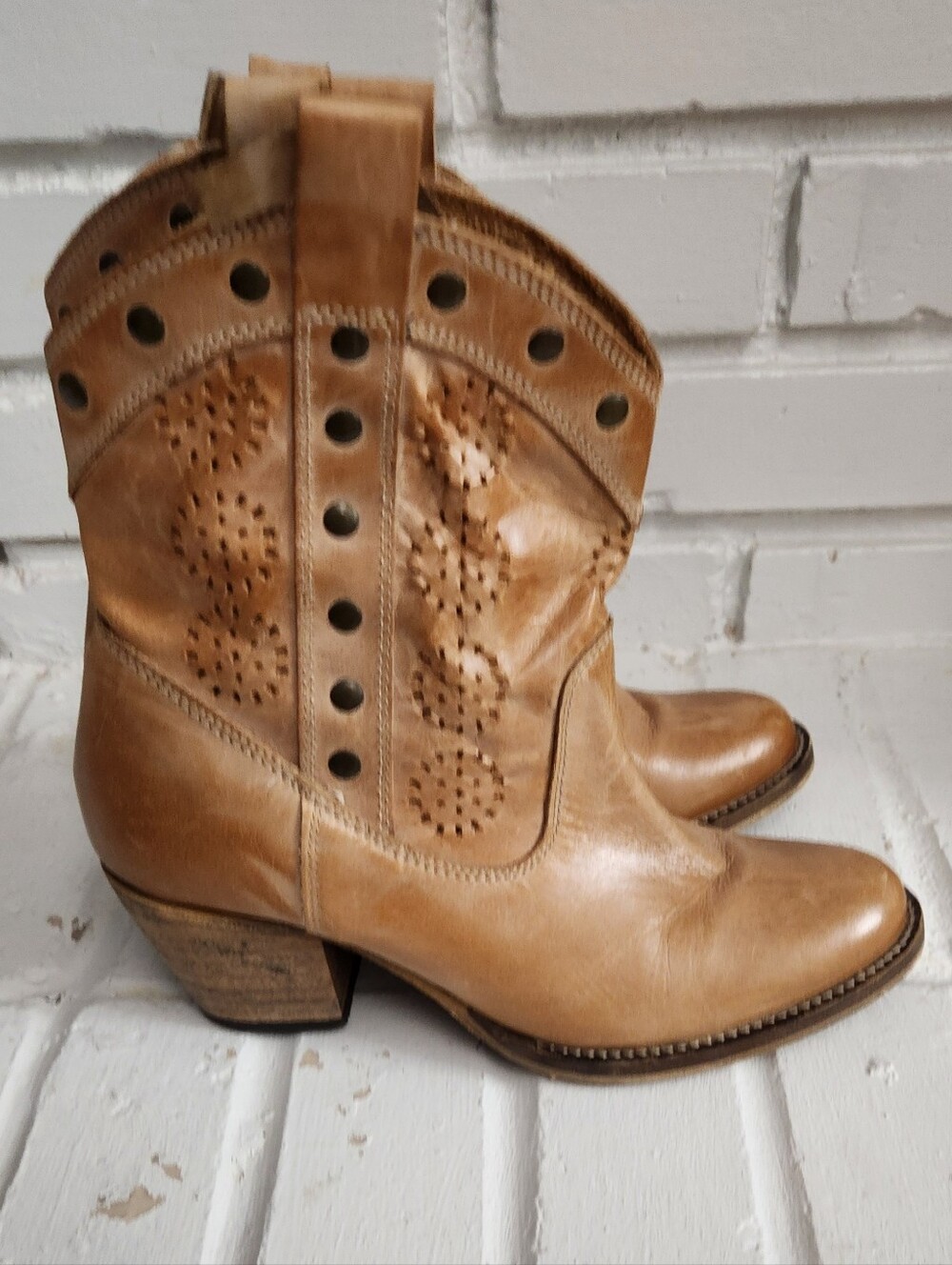 Dingo Women's Tan Leather Western Ankle Boots , Size 6M